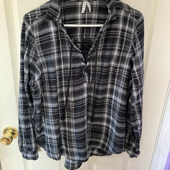 mudd Tops - Women Mudd Plaid Shirt Size Medium Black White